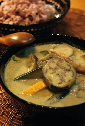 夏野菜のグリーンカレー。