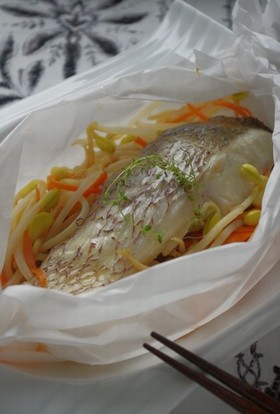 レンジ＆めんつゆで！白身魚の紙包み焼き