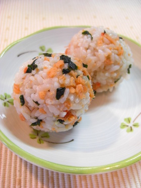 ✿鮭わかめおにぎり✿