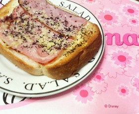 ベーコンとゆかりチーズの♡簡単トースト♡
