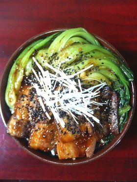 夏バテ前に体力を..韓国風ピリ辛豚バラ丼