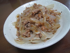 母の味♪新玉ねぎとひき肉炒め