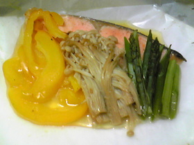 鮭とトロトロ玉ねぎのホイル焼き