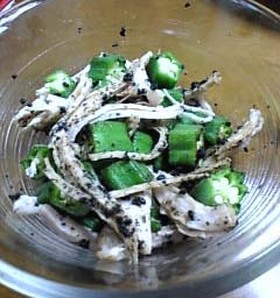 オクラとムネ肉のごま和え