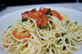 トマトと大葉の冷製パスタ
