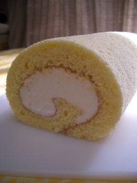 簡単✿ฺふわふわしっとりロールケーキ