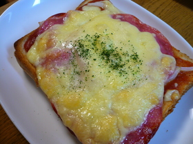 野菜たっぷり☆ピザトースト