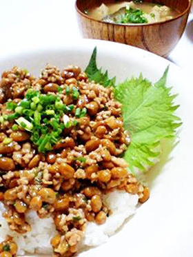 納豆と豚挽き肉の丼ぶり