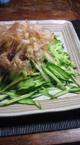 みょうがとキュウリのさっぱりサラダ