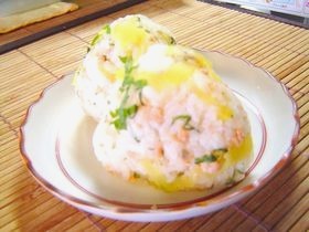 お弁当に♪簡単　三色おにぎり