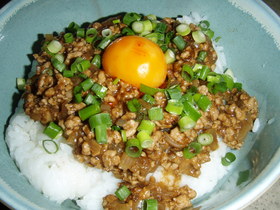 たっぷり食べたい、肉味噌丼!