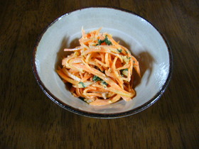 シャキシャキにんじんサラダ