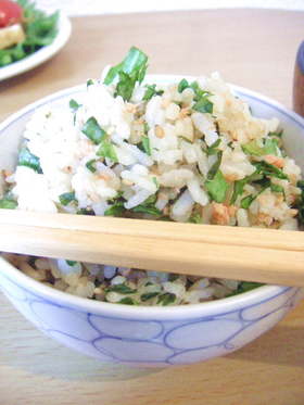 春菊と鮭フレークの混ぜごはん