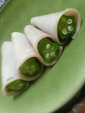 お弁当に♪オクラをハムでクルクルしました