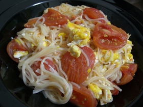 トマトと卵とそうめんのチャンプルー