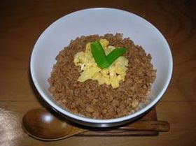 鶏そぼろのポロポロ丼