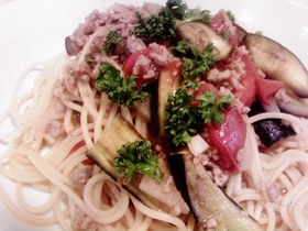 ナスとトマトとひき肉の夏のパスタ