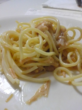 残ったパスタでなめたけマヨの冷製パスタ