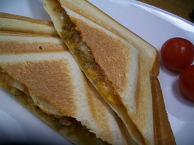 ドライカレー残ったらホットサンド