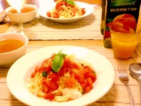 夏にぴったり☆トマトとバジルの冷製パスタ