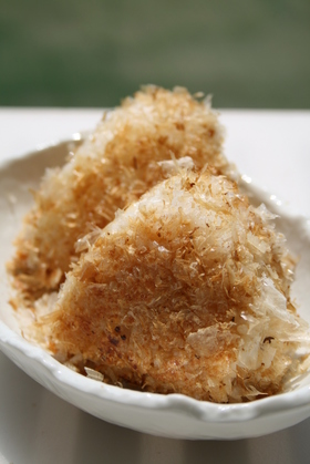 かつおぶしでサクサク我が家の焼きおにぎり