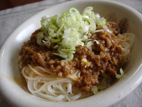 簡単肉みそでピリ辛そうめん