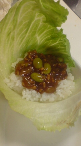 枝豆とひき肉のカレーをレタスで♪