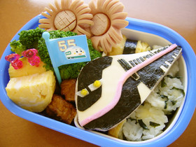 E3系 新幹線こまち弁当（キャラ弁）