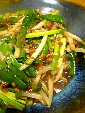 ニラともやしのとろとろ挽肉あん炒め