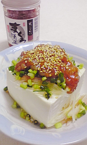 おつまみにマスト！まぐろ酒盗冷や奴