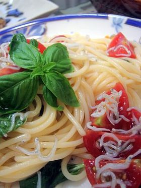 トマトとしらすの冷製パスタ