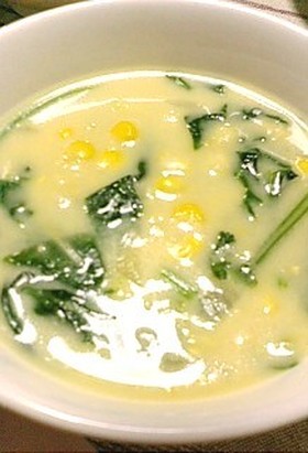 簡単☆ほうれん草と玉ねぎのコーンスープ