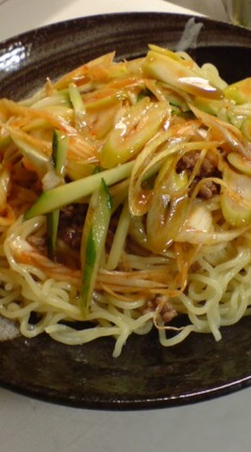 冷やしひき肉辛ネギそば♪