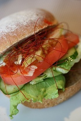 アジア風？！ピーナッツバター野菜サンド