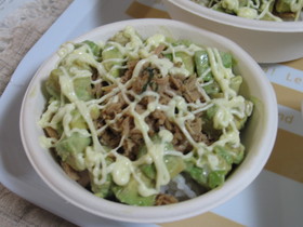 ツナとアボカドのあっさり丼