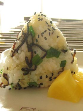 揚げ玉・塩昆布おにぎり　