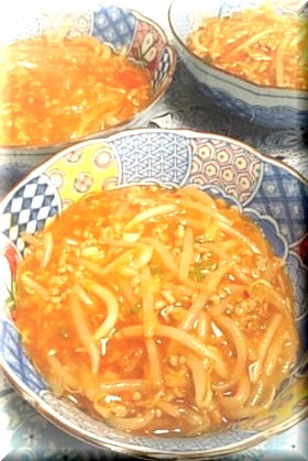 節約だよ♪もやしと豚そぼろのチリソース煮
