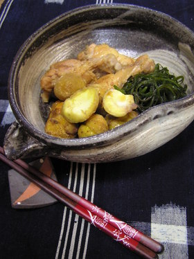 手羽元・小芋（栗薩摩芋）・切り昆布の煮物
