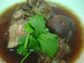 圧力鍋で漢方スープ:肉骨茶(バクテ)