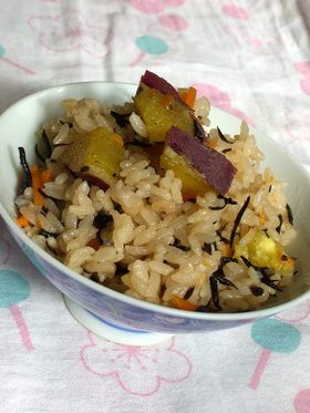 秋の味覚♪さつま芋&ひじきの炊き込みご飯
