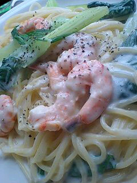 えびと青梗菜のクリームパスタ
