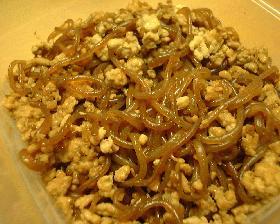 しらたきと鶏ひき肉の炒め物