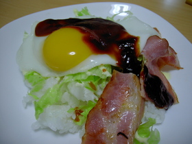 ○全部一緒に食べちゃえ！朝食サラダ丼○