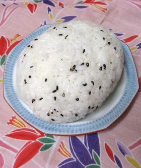 ごま塩おにぎり▲