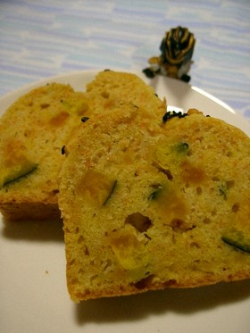 キンちゃんの昼寝（人参と南瓜のケーキ）
