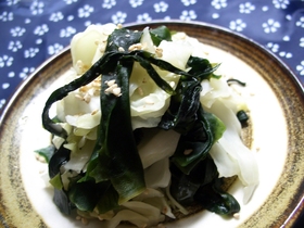 キャベツ・わかめの酒蒸し♪ゴマ風味