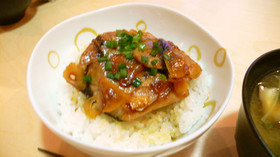 カフェ丼！？ぶりの照り焼きにんにく風味☆