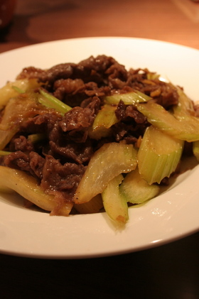 簡単♪牛肉とセロリのオイスターソース炒め