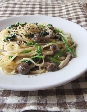 ほうれん草としめじのクリームスパゲティ