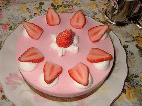 イチゴのムースケーキ